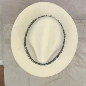 Papillon Blanc | Accessories | Papillon Blanc Cream And 